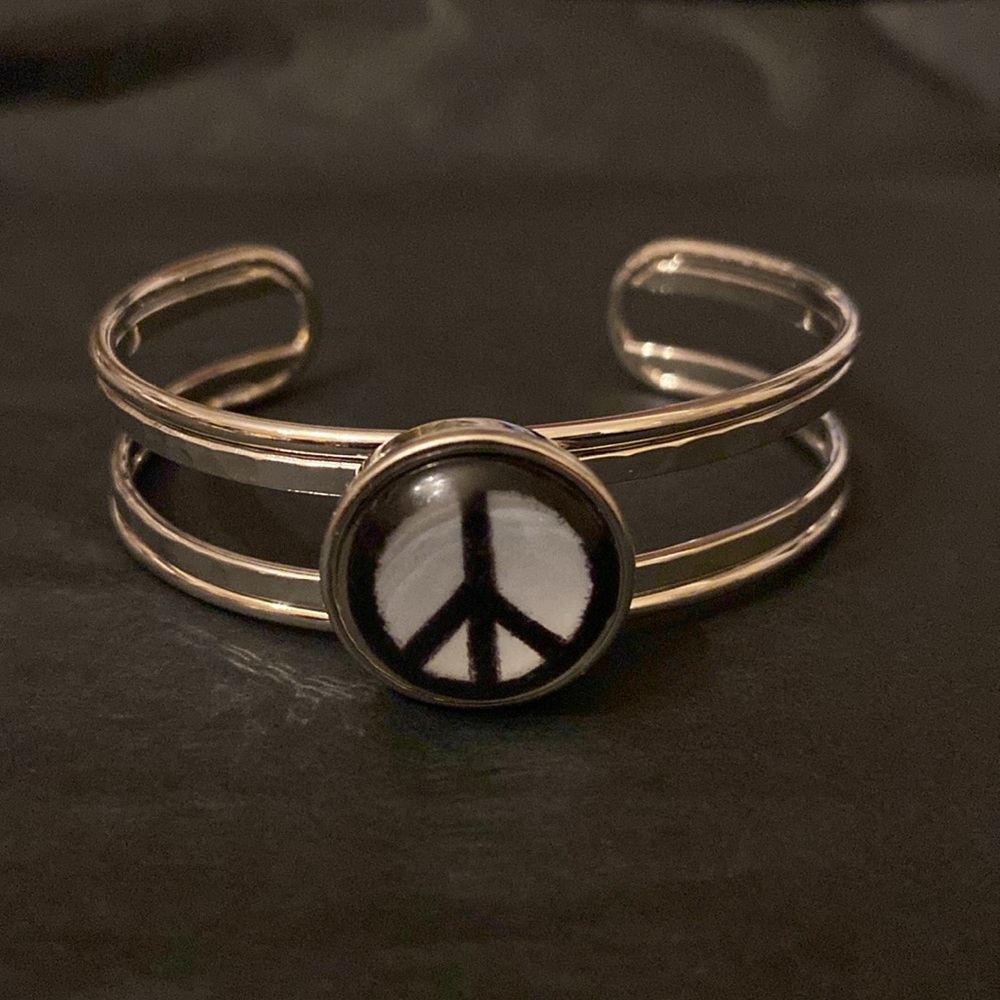 - - Peace Sign Snap Button Bracelet Cuff - Picture 1 of 7